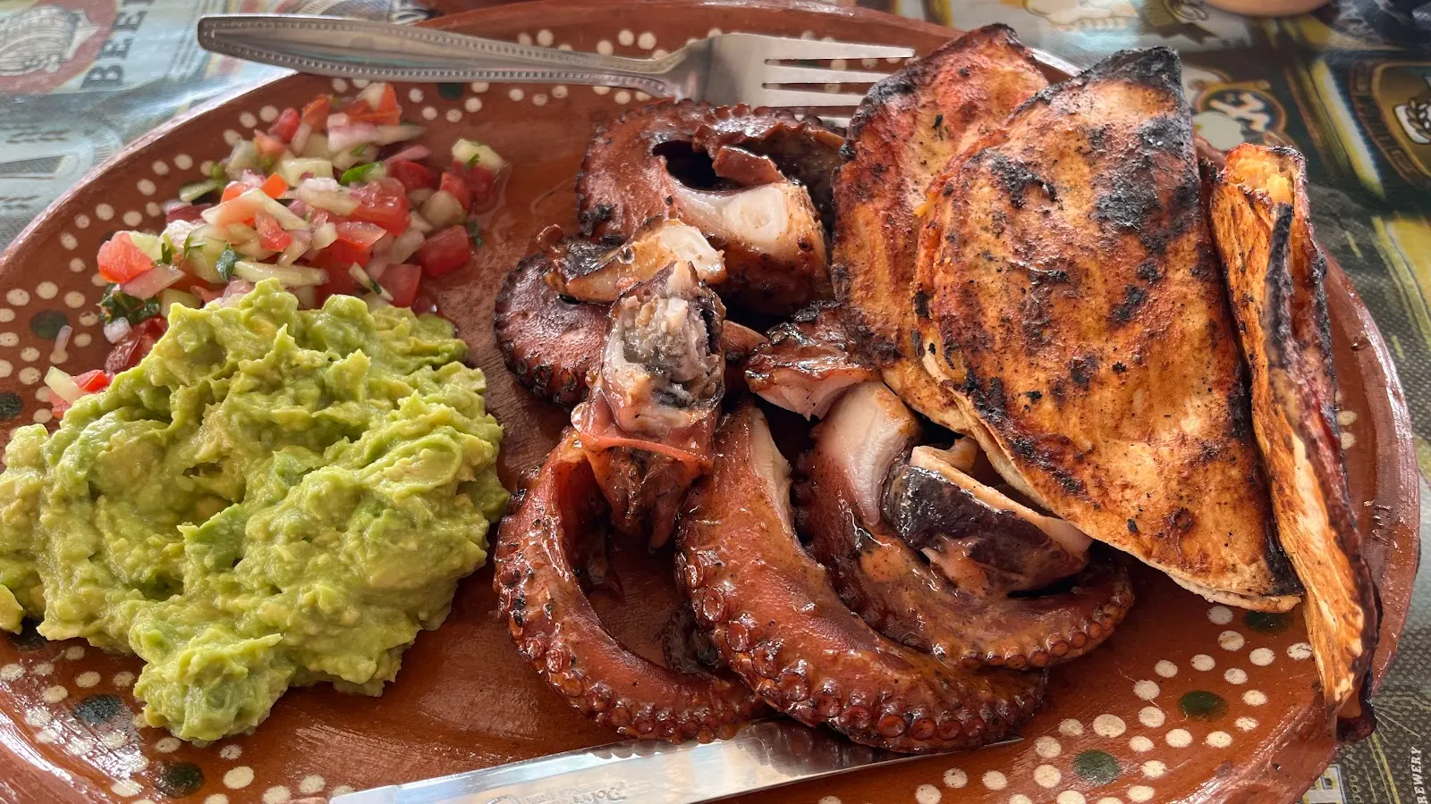 Pulpo zarandeado con guacamole